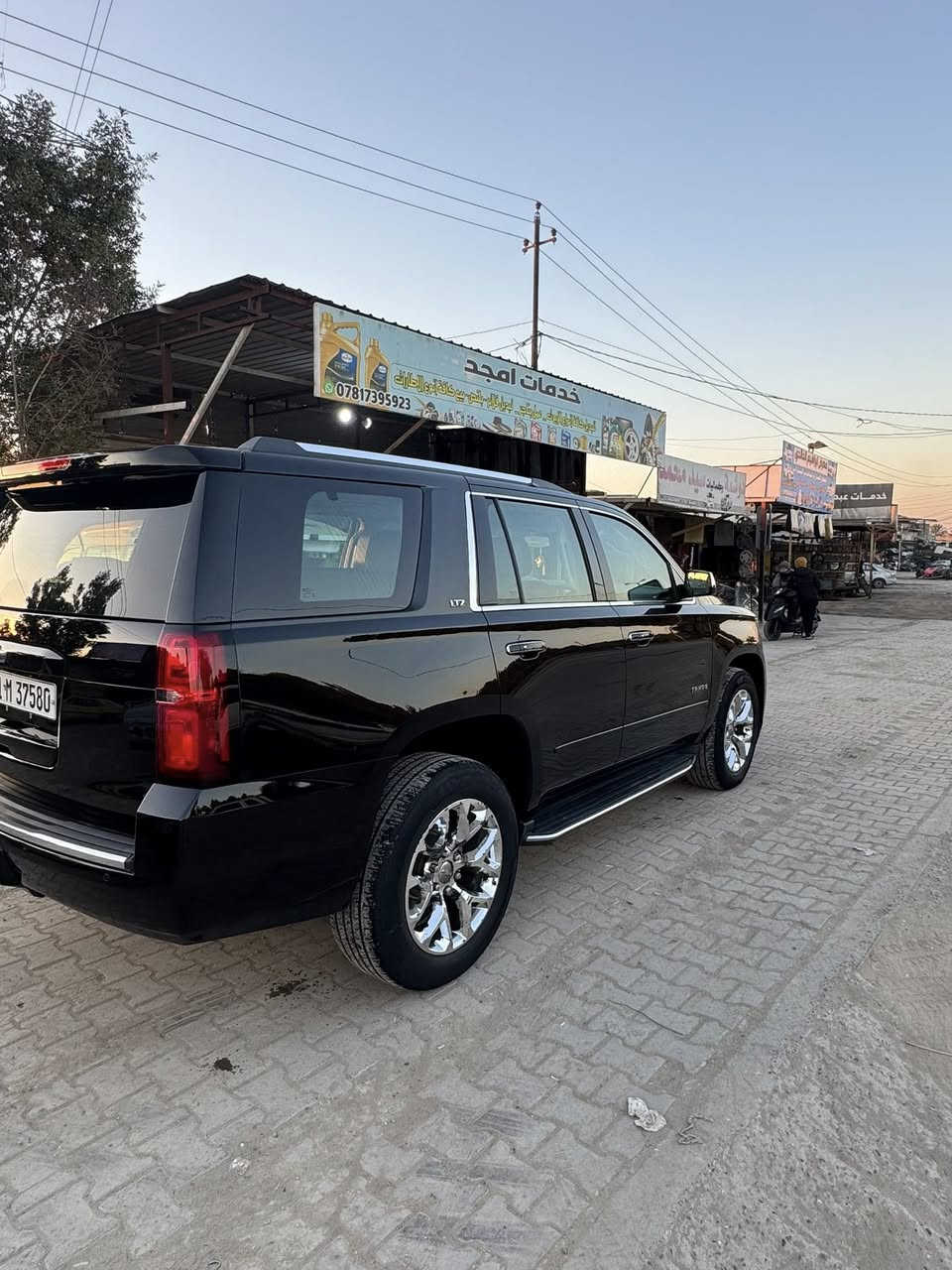 تاهو 2017 
خليجي LTZ
فول فول مواصفات فورويل 
سلايد فتخة سقف 
شاشة كبيرة 
كاميرا 
حساسات رادارت 
كشنات جلد تدفئه تبريد 
داخل كريمي 
ثلاجه وسطيه
 محرك 8 سلندر 7 أركب 
محرك كير  بشرط كفاله 
سيارة حيل نظيفة كلشي عل بلاد
سيارة مابيـها دينار مصرف كامل من كل نواحي بيه فقط بارد بل باب الخلفي اقل شبر 
*********** تواصل
