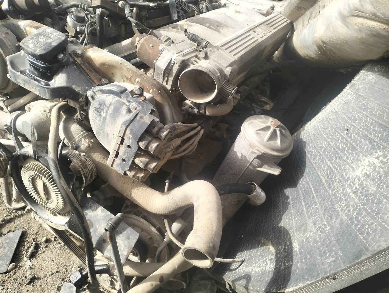 السلام عليكم 
تفصيخ بيئم 750 .. 12 سلندر 
محرك وكير جديد بس متروك بسبب حادث بالسيارة 
مجموعة امامي وخلفي وتانكي بانزين وبعض الادوات 
مكاني بغداد جسر ديالى الجديد بالحي الصناعي 
***********
***********
