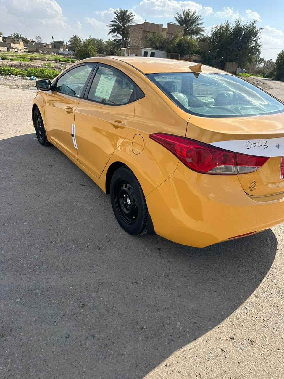 سلام عليكم عندي النتره 2013  سنويه ٣١ رقم ديالي نكليز ي ضرهه بس بنيد ولباقي مكفول محرك وكير شرط مال حويه تخم تاير صدر امامي خلفي جديدوشمه داخل بيجي سياره متعوب عليهه سياره  احله من صور بسمي شرط تحويل رقم ***********
