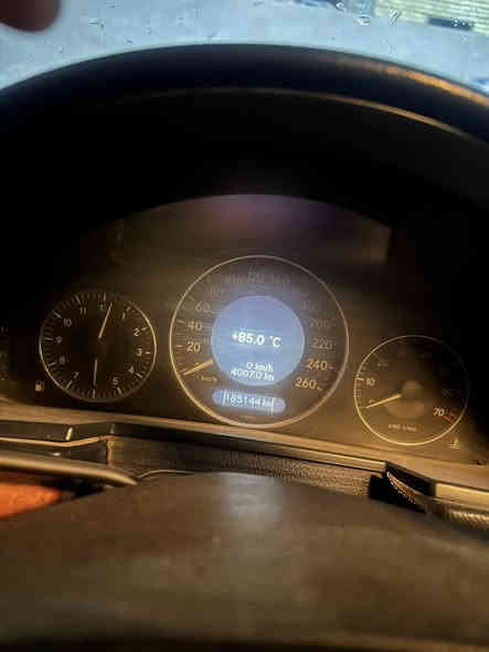 السلام عليكم 
مارسدس E350. 2007 السياره فور ويل صبغ اربع قطع ( جاملغ امامي ٢ وبنيد وجاملغ خافي ) فول السياره ١/١ جنطه كهرباء حساس امامي خلفي كراسي كهرباء سيدي جنجر  السياره بيها دفره بلكير من هيه بارده من تحمه تروح السعر ١٢٥ مكان السياره بغداد العامرية 
***********
***********
