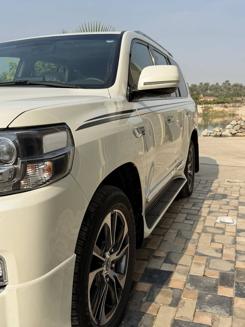 السلام عليكم
تويوتا لاندكروز موديل 2020 ساز (شرط الفحص بالوكالة)
ماشية 96 الف حقيقي شرط الفحص
رقم أربيل بأسمي شرط التحويل
السيارة جديدة بكل معنى الكلمة
كفالة عامة عدا بارد بسيط كلش جوة الصندوق
سونار كامل مذكور وية الصور 
السيارة فول مواصفات بصمتين تبريد مركزي شاشة كامرة
كشن السايق كهرباء ومواصفات الاندكروز المعروفة 

مكان السيارة السيدية الشارع التجاري
الرقم : ***********
