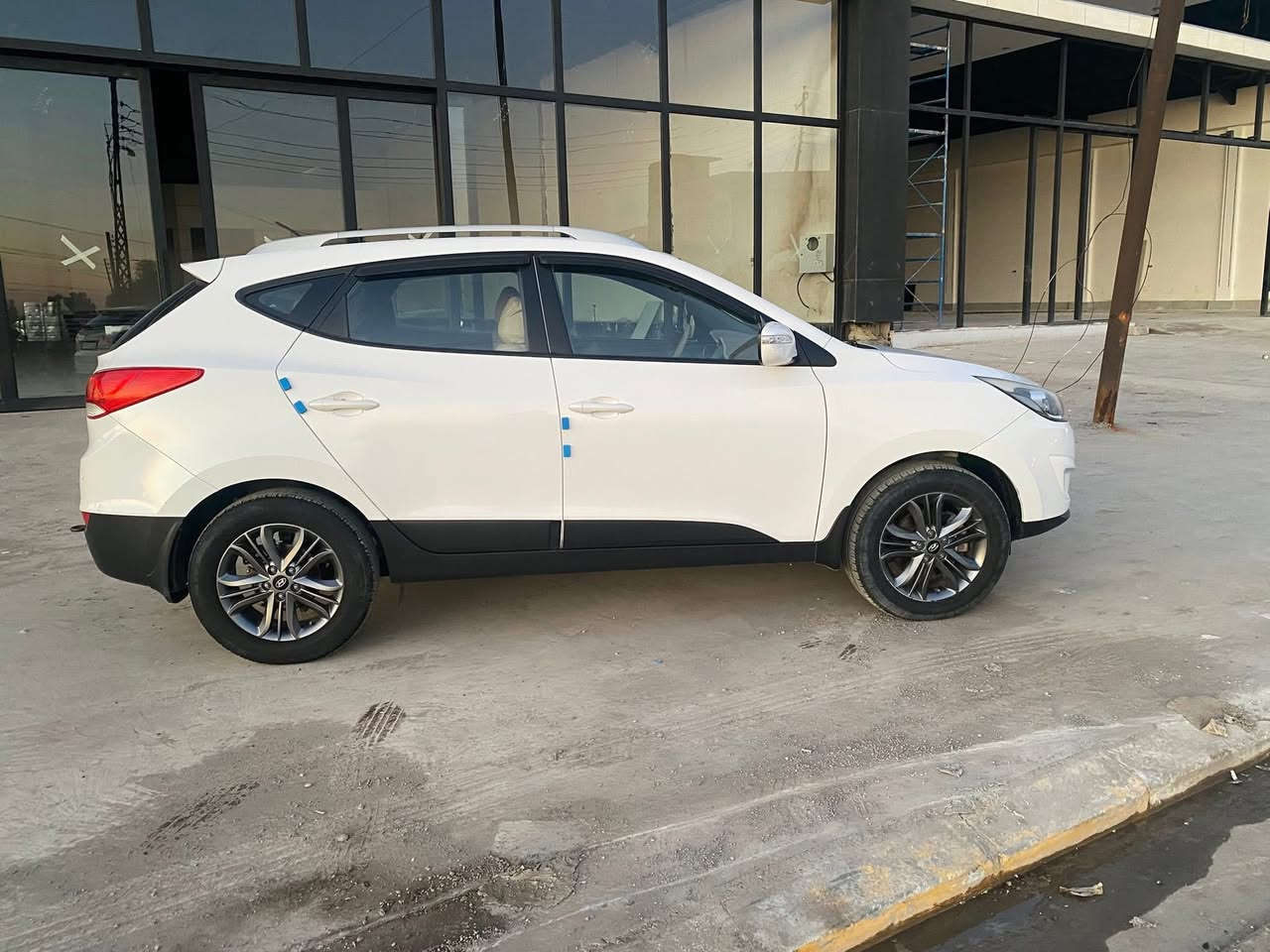 1-سياره تكسون  2016 خليجي شكل القديم
2-محرك 2000 دوش بدون دوانز نهائياً 
3-ضررها ما بيها اي ضرر شرط من دعاميه لدعاميه كفاله 
4-محرك وكير بشرط 
5-مواصفاتها عادي 
6-ماشيه 96 km
7-شرط تحويل ثاني يوم سياره مال دكتور 
8-مكانها موصل لتواصل واتساب او ماسنجر ***********
9-سعرها 175 وبيها مجال
