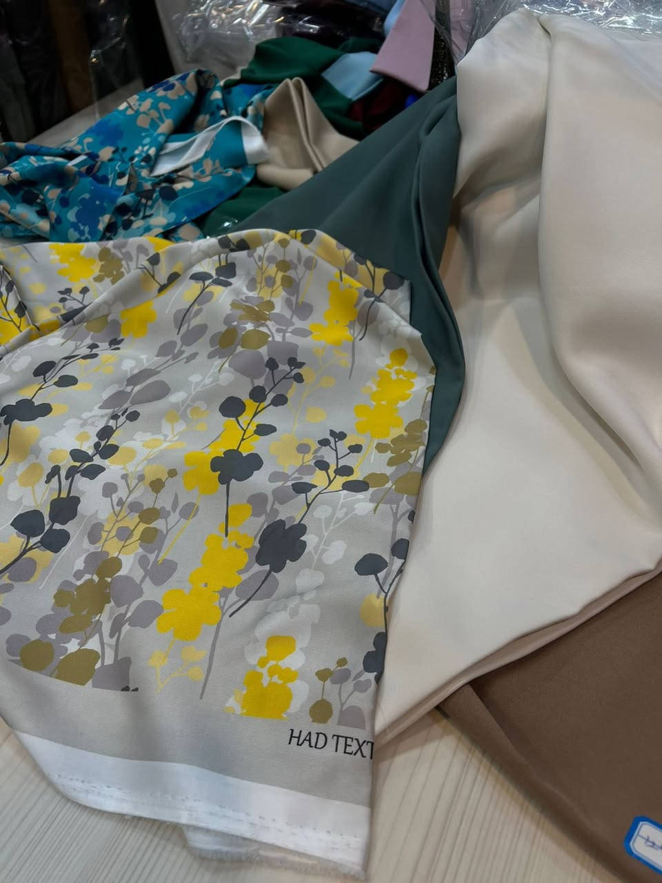 اقمشة مخاوير 
يرهم فستان وقميص
حبر أرماني
ديالى/ المقدادية/ السوك القديم
***********
