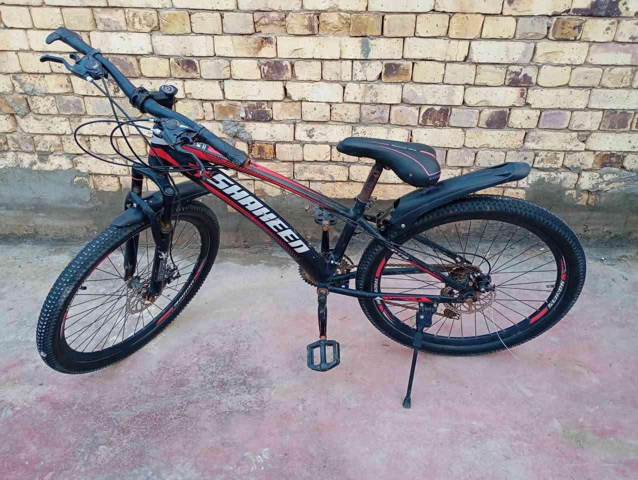 بايسكل جبلي كيمو حجم 26 
كامل وجاهز 
بدالات خلفية 7 نمر 
بدالات امامية 3 نمر 
بريكات دسك 
ستاند صفاحي 
دبلات شغالات
ونضافة 90٪
مكاني ديوانية حي الفرات قري الطاقة الكهربائية 
السعر 75 الف 
*********** واتساب او اتصال
