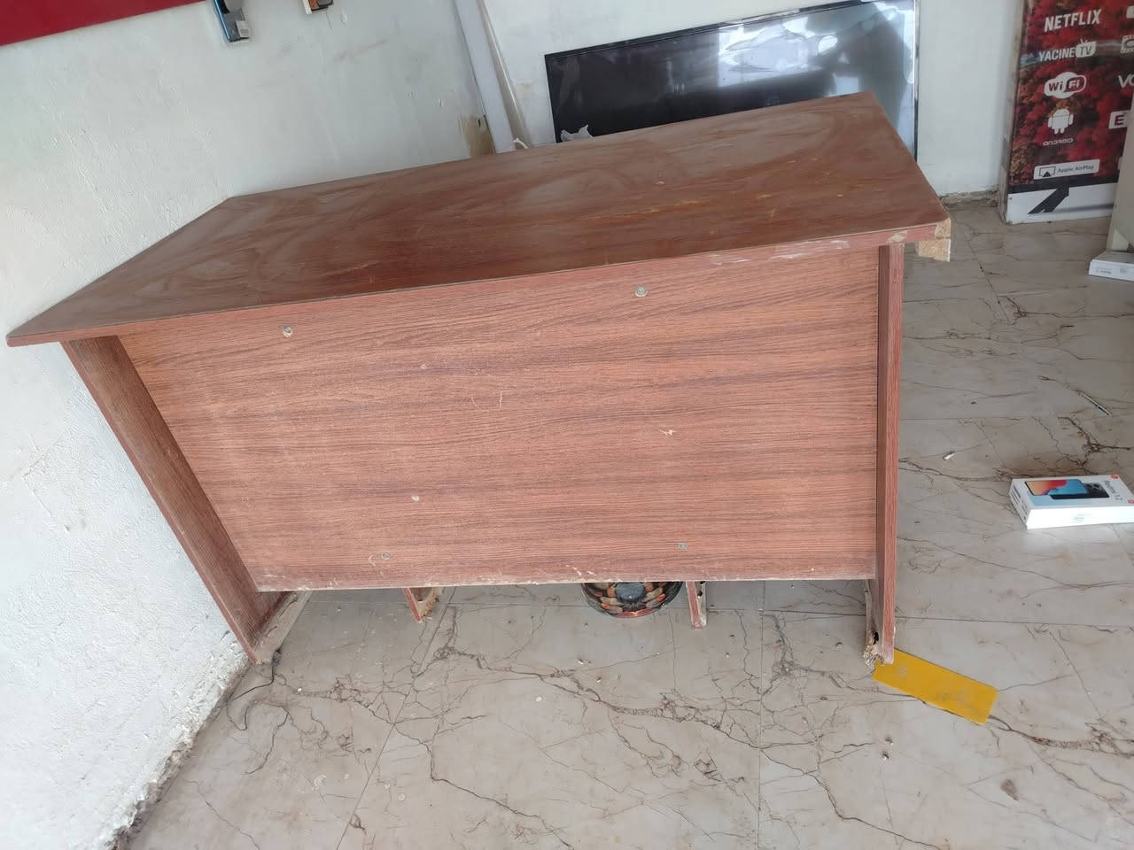 ميز مكتب للبيع نضيف مثل ما تشوف السعر 40وبي مجال


**إذا كنت صاحب هذا الإعلان وتريد حذفه لأي سبب، رجاءا أرسل رسالة إلى الدعم الفني**