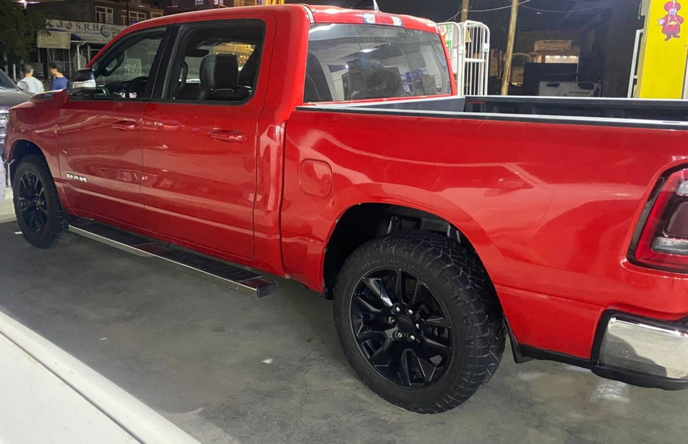 سلام عليكم البيع او مراوس رام لارامي موديل ٢٠٢٤ ماشيه ١٠ الف بيه ٤ قطع صبغ رقم بغداد بسمي مكينه ٥٧٠٠ باب طويل لسعر ٣٢٠ بيع او مراوس ***********
