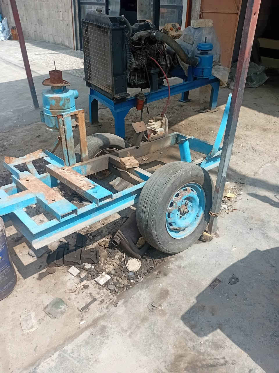 للبيع مولدة كيا محرك 2700 كلش نظيف لاصرف ولاتبخير مع شاصي كامل مع التايرات راس التوليد 30 كي في ثري فيز السعر 12 ورقة العنوان بغداد للاستفسار الاتصال على الرقم ***********
