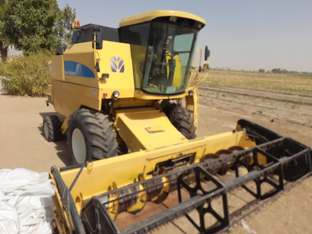 بسم الله الرحمن الرحيم  حاصده نيهولند موديل ٢٠٠٥ فول مواصفات مكفوله للبيع واسط العزيزيه للإستفسار ***********
