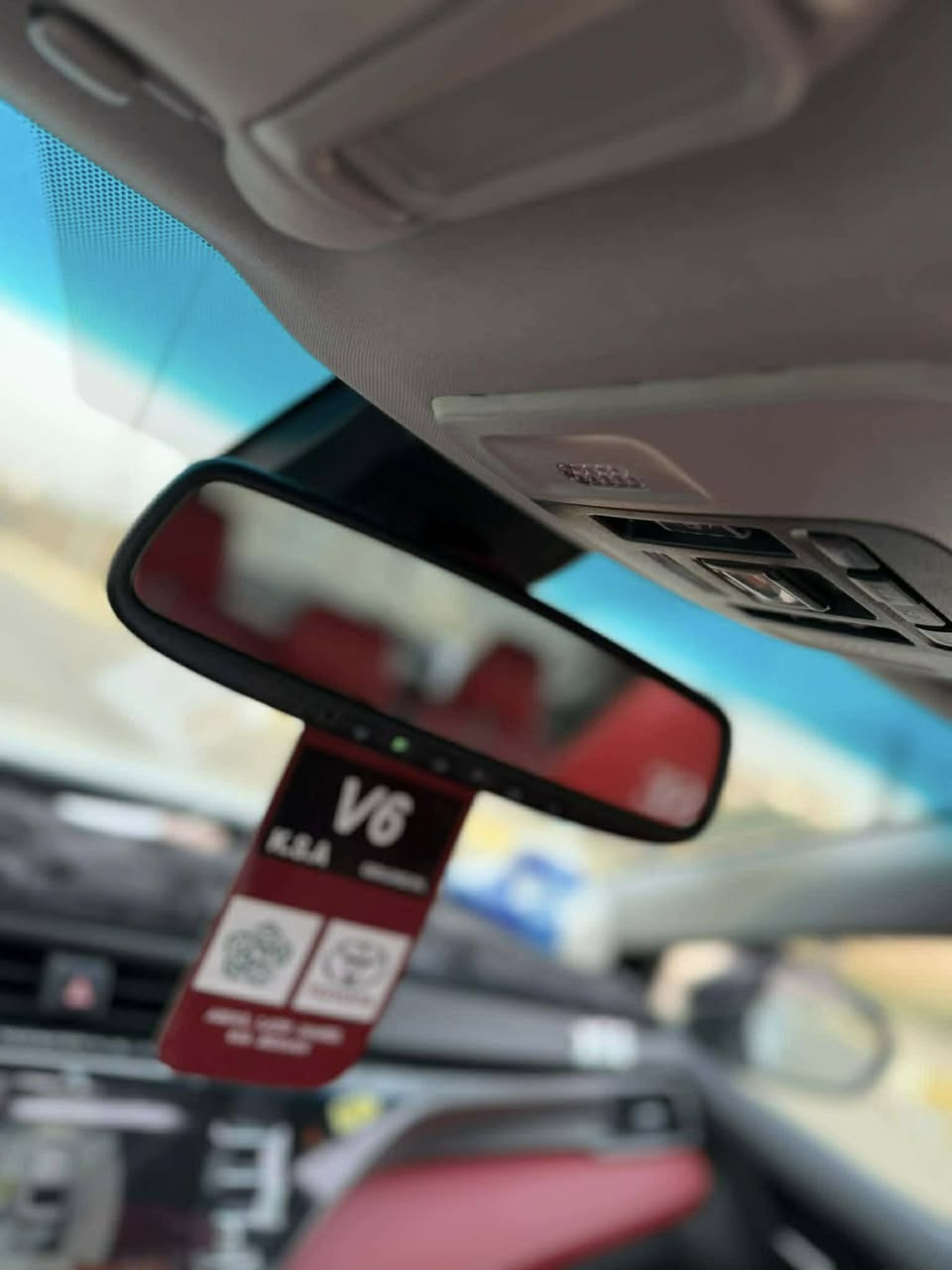 سلام عليكم سيارة تويوتا كامري 2020 للبيع فئة xse رياضية ست سلندر مكينة و كير افلون السيارة بيها جاملغ وره صبغ اهنا بالعراق جاملغ كدام مبدل امريكا و ربع بونيد السيارة حيل نظيفة مابيها نقطة دواخل او ايرباك و مسوين اله كماليات كامل و ماشية 48 مايل يعني 98 كيلو 
سيارة فول الفول مواصفات 
كشنات كهربائي و هيتر و تبريد 
بانوراما 
كاميرا 360 درجة 
داخل احمر 
حساسات امامي خلفي جانبي
تحديد سرعة 
خط الطريق 
سقفه بلادي اسود 
خلف و كدام حاسة 
ابواب اثنين بصمة
بريك بصمة 
اوتو هولد 
مراية تعتيم ذاتي
لايت و بكلايت و صندوق بصمة
بيها ثلاث انضمة قيادة ايكو نورمال سبورت
السيارة بأسمنا و سنويته جديدة لحد 2031 ما بيها اي مصاريف تواير بطارية كلشي جديد بيها تحب تحويل او وكالة حاضرين و مكان السيارة بكركوك اسكان و سعره 215 و بيها مجال كلش قليل للاستفسار اكثر ***********
