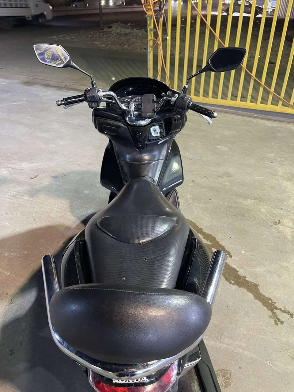 سلام عليكم pcx جيل اول محرك 125 مكفول كفرات بلاديه  كهربائيات كلها شغاله دراجه خير من الله ما ناقصها شي تجي بعينك وتشوف السعر مليون و 250وبيها مجال للشراي *********** واتساب هم موجود
