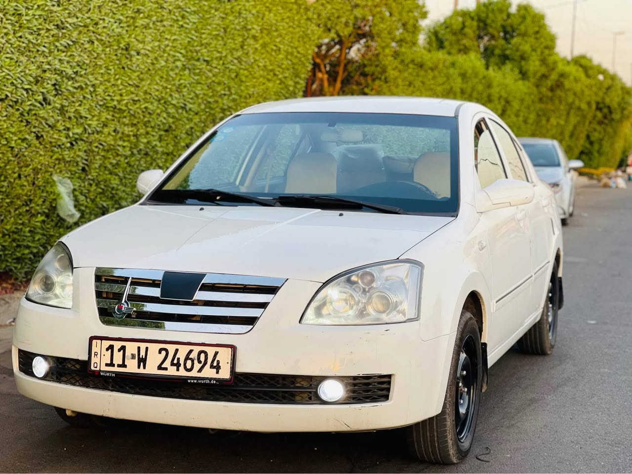 السلام عليكم اعضاء الكروب المحترمين للبيع شيري A5 موديل 2012  سياره تخم تاير جديد دواخل نظيفة كلش والخارج ايضا نظيف ما عدا كم رصعه خفيفه موضحه بالصور  رقم بغداد انكليزي سنويه بأسمي تحويل ثاني يوم ومكان السياره ديالى 
المواصفات:فول مواصفات 
تحكم استيرن شاشه بلازما وكامرا 
تبريد قطعتين وتدفئه 
سنتر لوك ريمونت 
اربع نوافذ اوتو 
حساسات خلفيه 
حداديه كامله 
محرك 2000 بلادي 
سياره ماشيه 133 بلادي  السعر 48 وبيها مجال للشراي 
رقمي:***********
