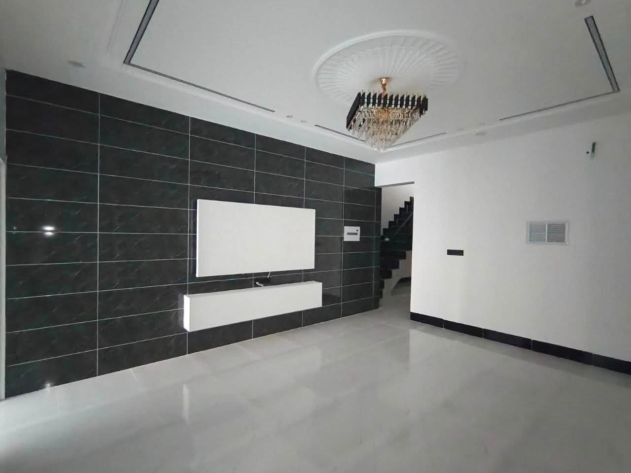 🔸سند طابو يتسجل بإسم اي عراقي
📍أربيل- منزلين للبيع حي فرمانبران قرب شارع كورنيش

➖مساحة 125M+125M طابقين 
يتكون⤵️
➖4غرف نوم 
➖استقبال-صاله-مطبخ-مجموعه صحيات-كراج

📞  تواصل مباشر واتساب أو اتصال:

📱***********

📱***********

