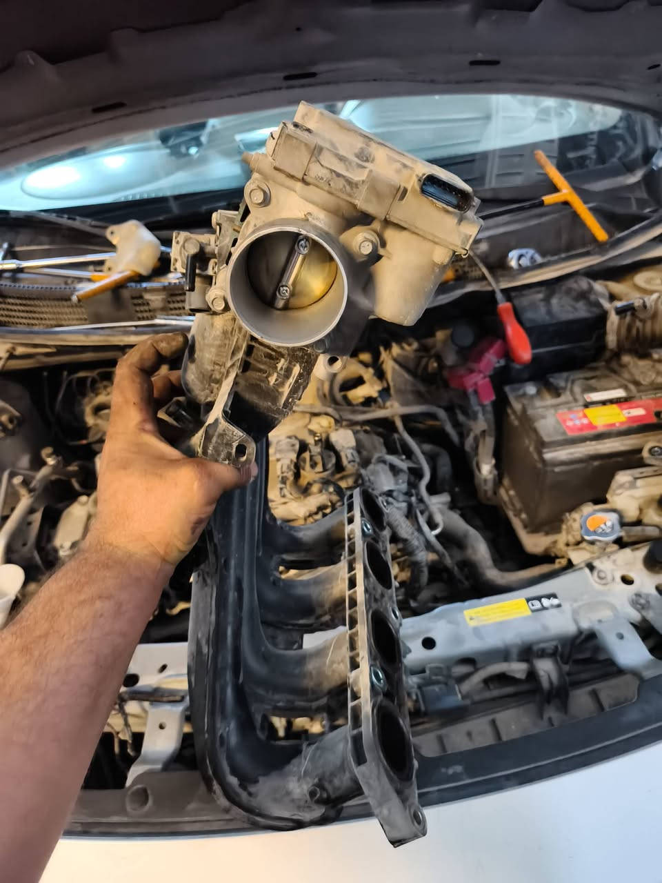 👇

---

*السلام عليكم ورحمة الله 🌹*  
*🚗 صيانة نيسان فيرسا 2020 🚗*

*حالة السيارة اللي اجتنا:*  
ضعف بالسحب

*الشغل اللي اشتغلناه:*
✅ فتح الدكشن البارد + الجويتر وتنظيفه  
✅ فتح البلكات + تبديل بلكات جديدة  
✅ فتح النوزلات - طلعن فاتكات وتم تبديلهن  
✅ بعد الشغل رجعت السيارة بحالة جيدة جداً 💯

*📍 العنوان:* بغداد - شارع المطار - المثنى - مجاور معارض الطوبجي  
*📞 للاستفسار:* ***********

شغل متقن وبضاعة اصلية 🔧  
حياكم الله
