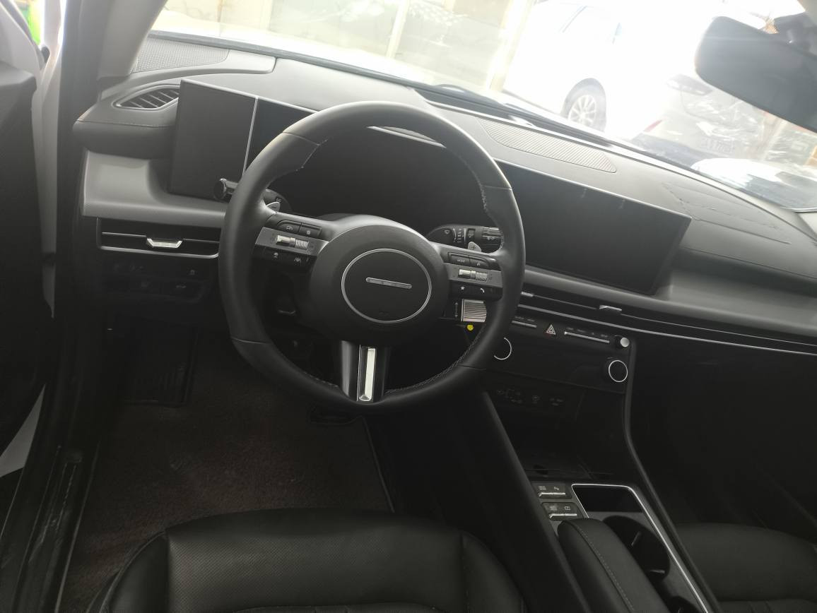 السلام عليكم سوناتا موديل 26 كوري غاز قطعتين صبق والباقي كفالة عامه حره بدون رقم ترقيم جميع المحافظات مكان بصره معرض الرائد مقابيل الجامعه رقم *********** السعر 170 البصرة, العراق
