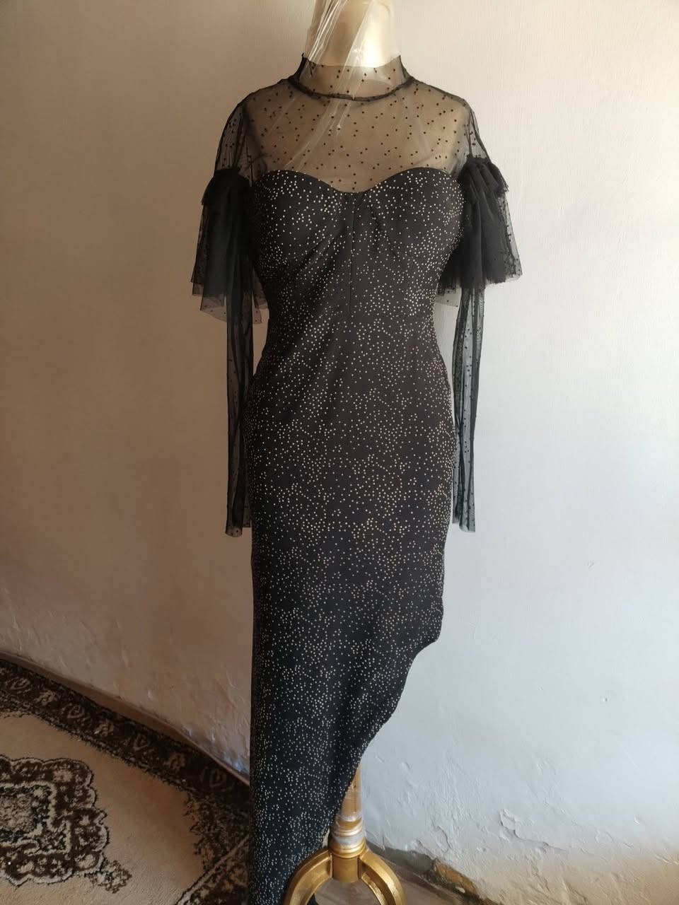 فساتين مناسبه مستخدماات جدأ قليل اخو الجديد  اي استفسار هذا رقم الواتساب ***********
