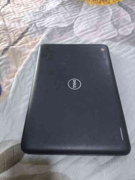 للبيع لابتوب DELL كلش حلوة بدراسة وسريعة بالمس سعرهه 65 الف وبيها مجال ***********
