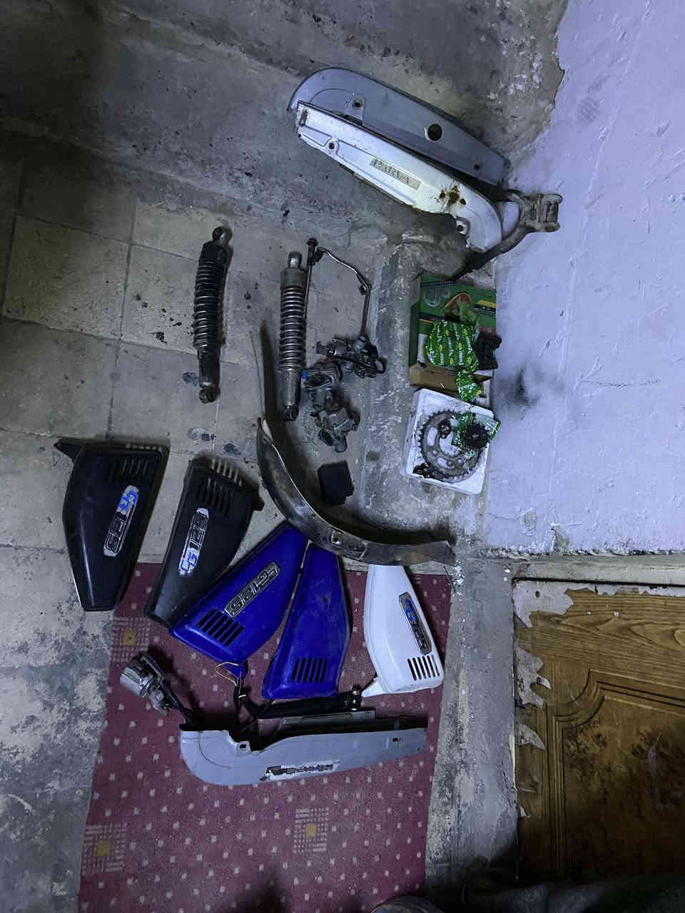 غراض دراجه ايراني لبيع قيم واخذ الي يعجبك كلشي موجود ستان نص - استان صفح-دبلات زوج -سنجيل وفرويل وغراضه - صواني زوجين -يده كهربيات شغاله -كابريرات ثنين ايراني وحده لكزز - عقلل لكزز - شفت ايراني ماشه -يده نمره -صفحيات زوج اسود -زوج ابيض-زوج -ازرك وبعد اكو غراض قيم واخذ مكاني البصره الاصمعي رقم ***********
