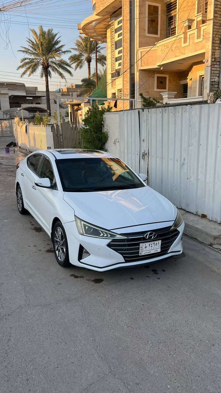 النتره موديل 20فول واحد على واحد خليجي بيهه صبغ جوه الباب السايق وبل جاملغ الخلفي هم صبغ قليل اثر شخوط السياره على وضع الشركه السعر 150وبيهه مجال للشراي العنوان بغداد حي او الستميه مجاور مطعم الفلسطيني هاتف *********** بغداد, العراق
