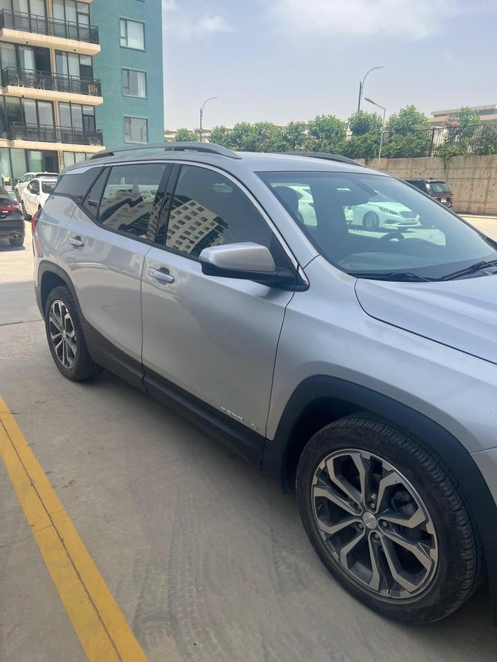 محرك 1.5 لتر تيربو (الأساسي)جوتقريباً:
24 مدينة
28 خط
معدل 26 MPG للبنزين  
المواصفات الداخلية

مقاعد جلد أصلية
تسخين مقاعد أمامية
كرسي السائق كهربائي مع ذاكرة
تحكم كهربائي للمقاعد
مقود جلد مدفأ
تشغيل بصمة
تشغيل عن بعد
مكيف أوتوماتيك ثنائي
مرآة داخلية تعتيم أوتوماتيك  
الشاشة والتقنيات

شاشة لمس 8 إنج تقريباً
Apple CarPlay
Android Auto
بلوتوث
USB
كاميرا خلفية
Bose اختياري ببعض النسخ
شحن لاسلكي ببعض التجهيزات  
الأمان

تنبيه النقطة العمياء
حساسات خلفية
ثبات إلكتروني
Traction Control
تنبيه خروج عن المسار ببعض الحزم
فرملة طوارئ اختيارية  
الشكل الخارجي

جنوط 18 إنج ألمنيوم
LED نهاري
Fog Lights
مرايا بإشارات
كروم خارجي أنيق  
مساحة السيارة

5 ركاب
شنطة جيدة للعائلة والسفر
المقاعد الخلفية قابلة للطي
مساحة تخزين تصل تقريباً 63 قدم مكعب بعد طي المقاعد  
أهم المميزات

مريحة جداً بالسفر
عزل جيد
شكل فاخر مقارنة بسعرها
اقتصادية نسبياً
تجهيزاتها ممتازة لفئة 
ويل كب دنلي +شباك بجم دنلي                       علما سيارة اي قطعة بلادي وضربه باب الامامي جهة اليمين مع جاملخ ع بارد
رقم الهاتف لتواصل : ***********@إشارة
