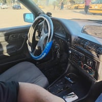 موديل 92 الماني بيها باب جهه السائق مبدل نفس اللون وصدرها يرادله شي بس...