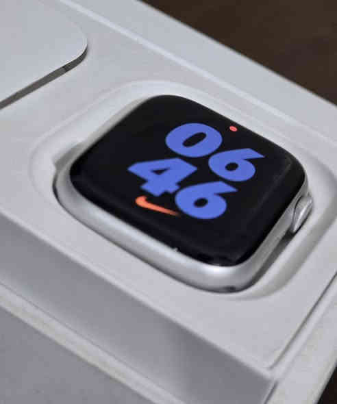 ساعة ابل الجيل التاسع حجم 45 لون تيتانيوم بطارية 100 نظافة 99‎%‎ كامل محلقات وياها اربع سيورة . سعرها 330 
مكاني بغداد الدورة ***********
