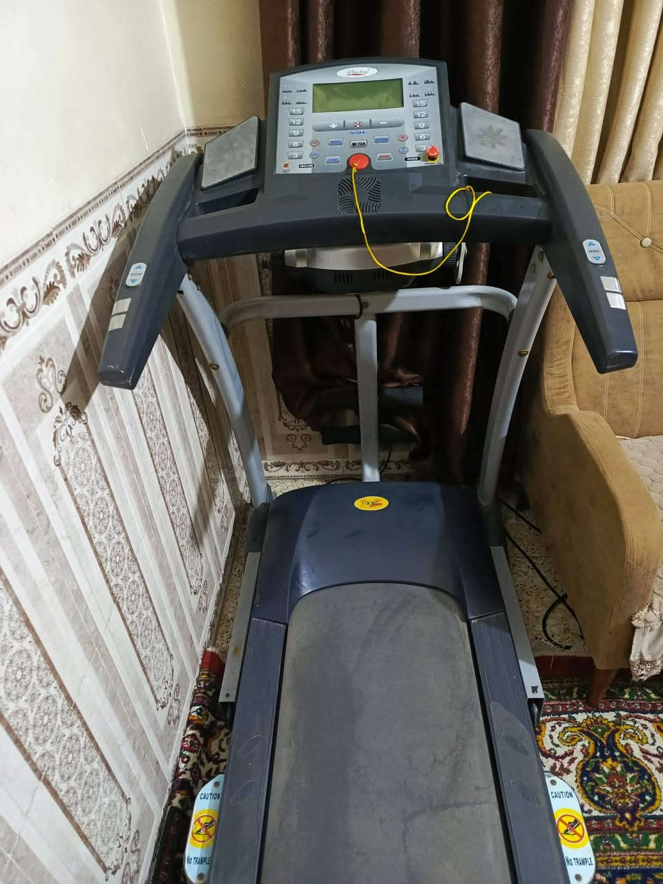 السلام عليكم جهاز جري ماركه اصليه السعر ٣٠٠ مستعجل علبيع المكان الاعظميه اكو توصيل بكروه للاستفسار ***********
