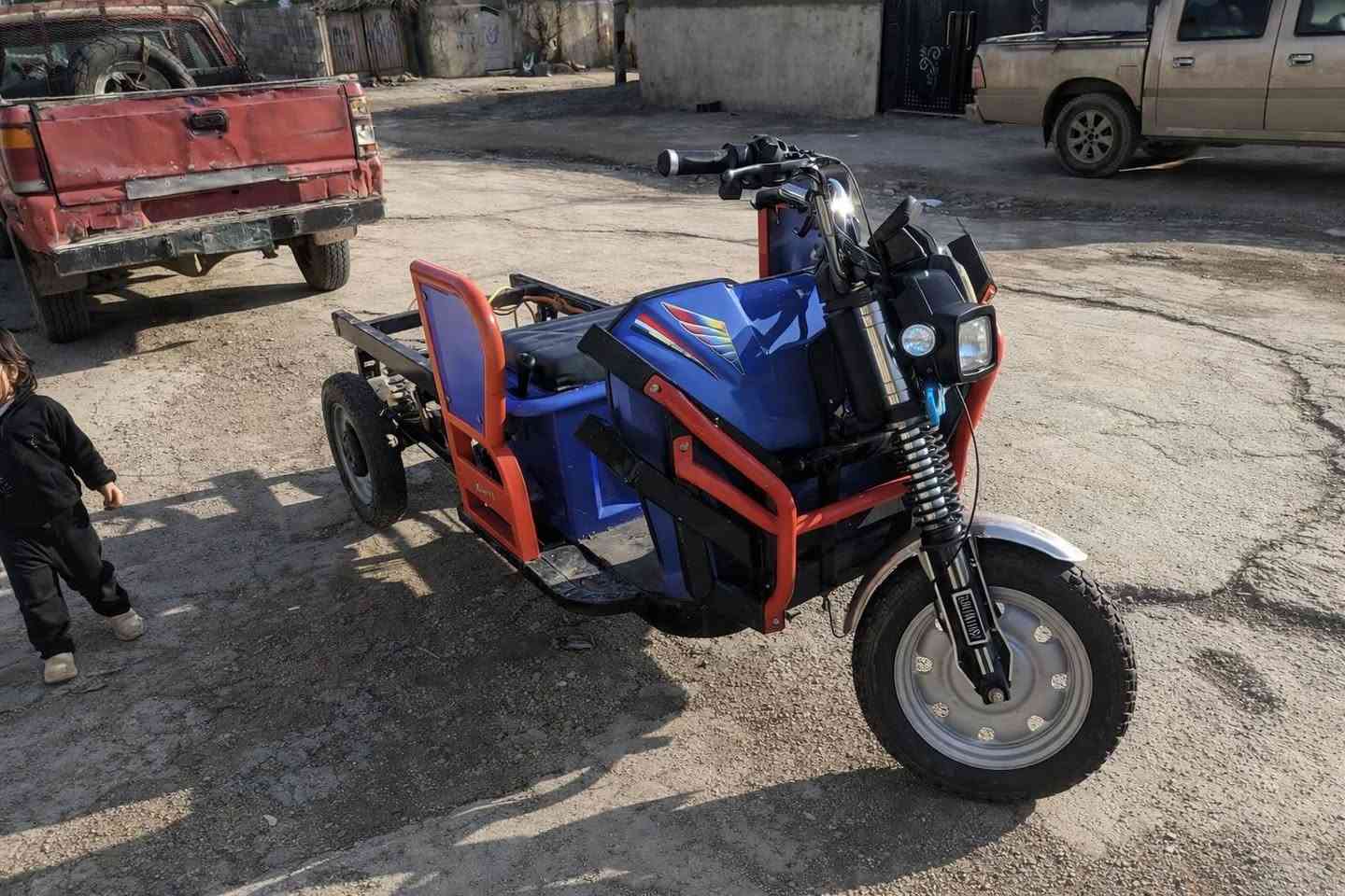 ئه م ماتؤره كه ريمكابانه بؤ فرؤشتن و گؤرينه وه به نزينه  پئ شتر شه حن بوه ئيسه كردوو مانه به به نزين مه كينى چوارتايه ي بؤ ته رهيم كراوه  ئه توانى بيكه يته وه به شه ن ئه شياى شه حنه كه شى له گه لايه له سه ر ويستى خؤت سعرى 8 وه ره قه يه له سليمانيه بؤ زانيارى زياتر ته له فونه 
***********
***********
