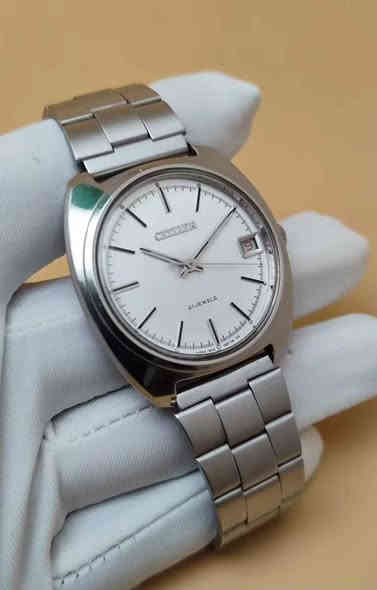 ساعة سيتزن مستعمل اصلي نظفية جدا وشرط الفحص السعر 120$ تحتوي 21 جوهرة المهتم يتواصل خاص او واتساب *********** ويتوفر توصيل كل العراق بغداد
