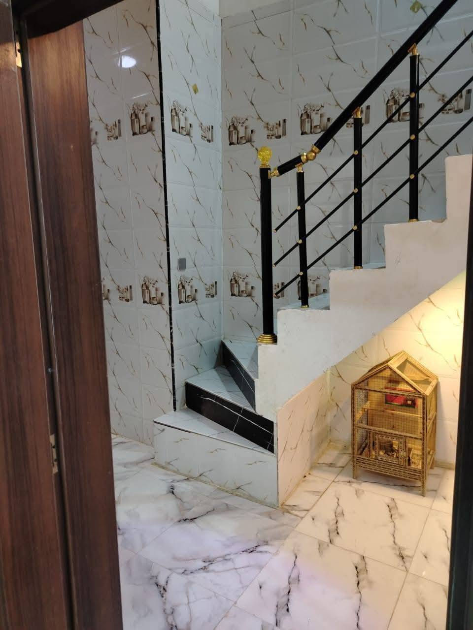 سلام عليكم يتوفر لدينا دار للبيع طابو زراعي سند 25 مساحه 100م طابقين يحتوي على غرفتين نوم واستقبال وصاله ومطبخ وخدمات بيت جديد خدمات كامله العنوان نهايه الشرطه الخامسه الدوانم قرب جامع ملك القدوس للاستفسار الاتصال على الرقم التالي *********** السعر مناسب جدا 58 وبي مجال
