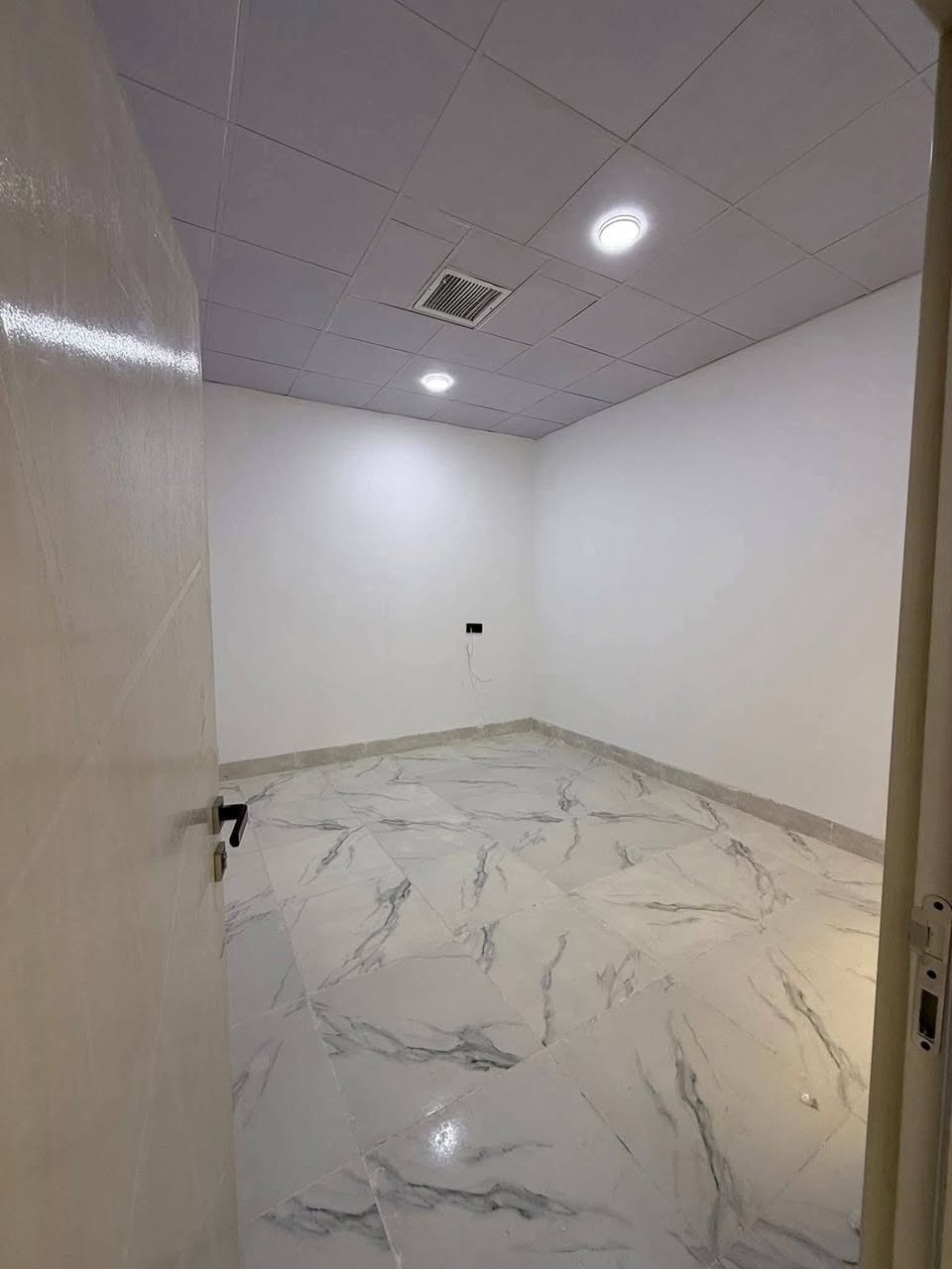 رقم الاعلان 2412
#دارللبيع 150م طابقين
فول مواصفات فول مغربي
بيع مستعجل جدا
كركوك بنجاعلي خلف بانزينخانة طاهر
#مكونات - طابق الاول (غرفتين نوم وهول ومطبخ وصحيات وكراج سيارة)
طابق ثاني (غرفة نوم مطبخ وهول واستقبال وصحيات)
سقف مغربي
نظام دكت
فول سيراميك
فرع تبليط
فول خدمات
فول مواصفات
 #سعر 59مليون و بي مجال
☎️*********** واتساب.
☎️*********** واتساب
#مكتب_ازاد_للعقار
