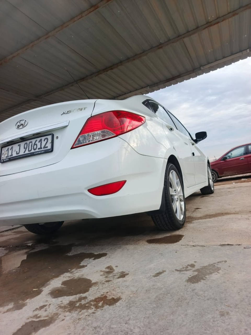 السلام عليكم 
للبيع سيارة اكسنت موديل 2011 وارد خليجي رقم بغداد الدولي محرك 1600دوش السيارة مسجلة بسمي اني صاحبها الشرعي السونار مرفق مع الصور ماشية 127 كيلو متر محرك كير صدر كفالة عامة تبريد نقص غاز فقط السيارة حلوة او جديدة مامتعوبة كلش نظيفة او جاهزة السعر 98 او بيها مجال للطيبين 
العنوان بغداد الغزالية 
رقم الهاتف ***********   
ملاحظة الرقم بي واتساب اتصل اوبيك خير ودلل
