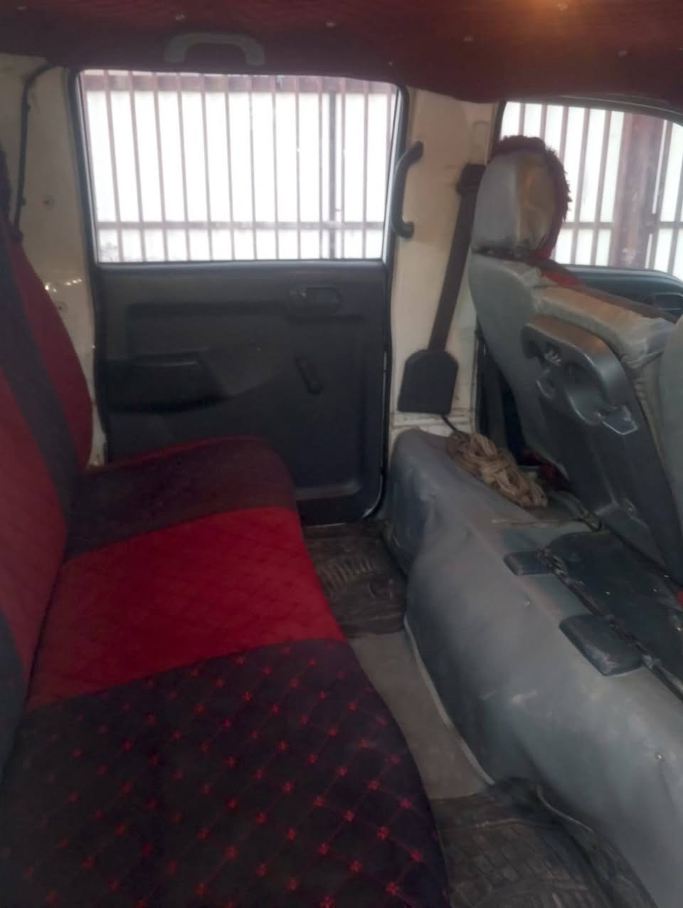 سلام عليكم كيا دبل قمارة للبيع سيارة حلوة ونضيفة كاملة كير ومكينة خير من الله سيارة نشطة بية صبغ من جهة سايغ  فقط رقم مثنى العنوان بغداد الشعب ***********
