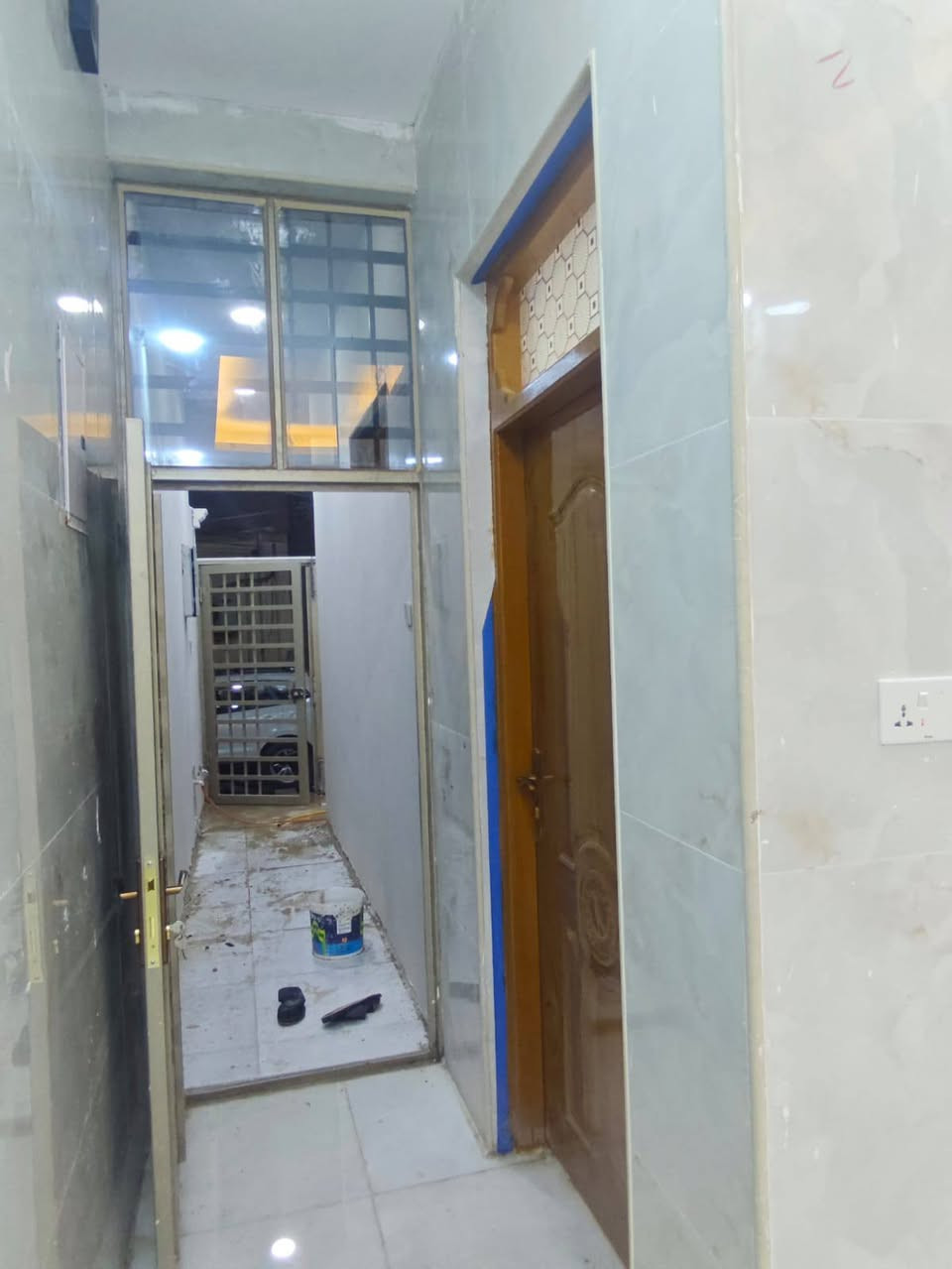 السلام عليكم ، دار ١٠٠ متر طابقين للبيع بناء حديث كونكريت مسلح درجة أولى سنة ٢٠٢٦ يحتوي على غرف نوم عدد ٣ وصالة عدد ٢ وصحيات عدد ٣ ومطبخ وأستقبال خدمات كاملة ماء وكهرباء ومجاري العنوان النجف الأشرف حي ميسان قطاع ٢٢ قريب جداً على شارع الكيات الرئيسي السعر ١٥٥ مليون قابل للتفاوض للأستفسار أكثر الأتصال على الأرقام التالية *********** أو*********** حمزة الجبوري للعقار والمقاولات العامة
