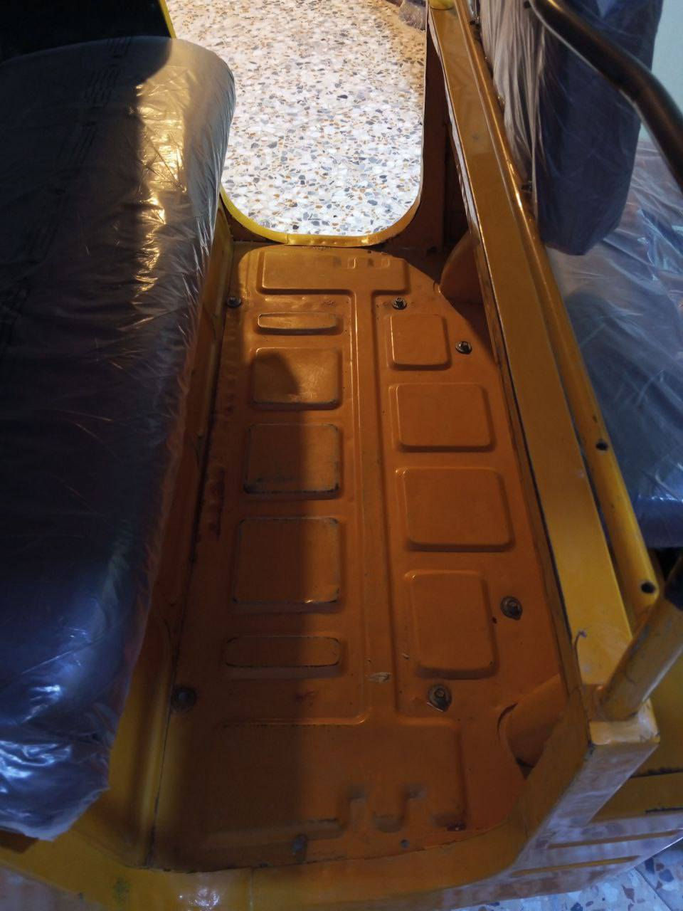 السلام عليكم ورحمة تكتك للبيع موديل 2020رقم وسنويه نكليزي تكتك معمره دوس وبيهه بارد شي قليل تكتك نضيفه خير من الله مكاني بغداد العبيدي شراي يتصل على رقم ***********
