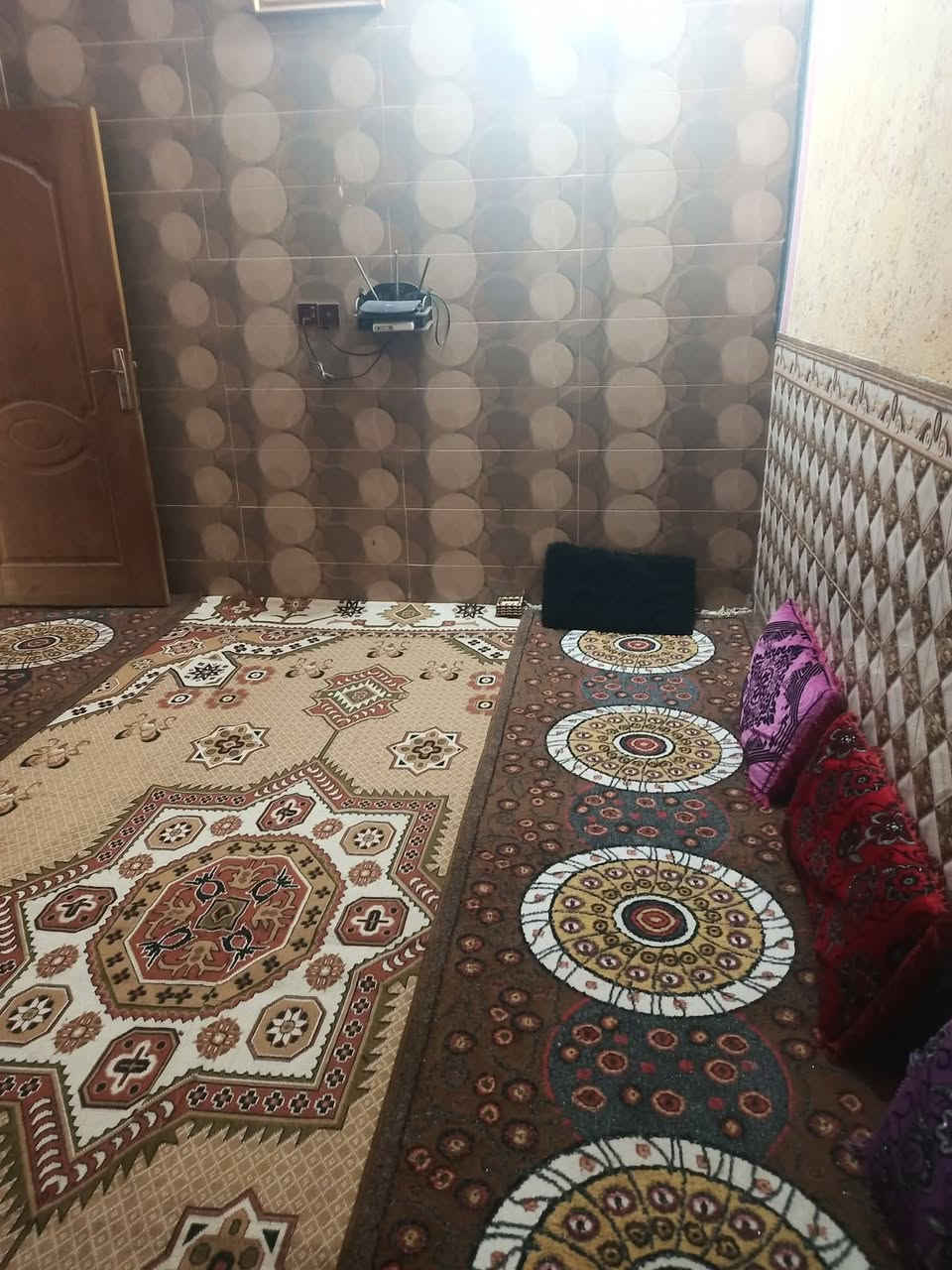 السلام عليكم ما اعرف ليش الناس بطلت ما تشتري عقارات بيع مستعجل بيت المساحه 110 العنوان مغربه الشيشان 2 نهايه السايدين قريب على شارع 30 مال حي الموظفين بيت نضيف ومرتب سنه البناء/ 2018 يتكون من غرفه نوم صاله مطبخ استقبال صحيات داخليه وخارجيه السعر 70 وبيه مجال للستفسار اتصل على الرقم/*********** / *********** / البيت طابو صرف بسمي
