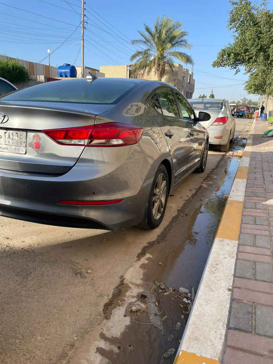 النتره 2018 فول مواصفات
فتحه تنته 
مثبت سرعه 
مانع نزلاق 
تحكم اضائه 
تلث انضمه قياده 
شاشه مسجل بلادي 
رادار جانبي وخلفي 
حساس خلفي وآمامي 
تدفئه كشنات قطعتين 
تبريد قطعتين 
مكينه ما ملعوب بيهه لا تبخر ولا غير شي وگير  خير من الله 

أمريكي  قطعتين سياره بأسمي ما نقصهه اي شي 
***********
***********
