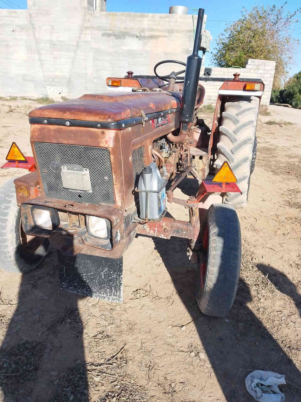 السلام عليكم مكينه للبيع نضيفه بلاديه مامفتوح اي شي من يمها موديل 85 للتواصل والاستفسار اتصل ع  رقم  ‏‪***********‬‏ مكان قرتبه قريب جباره
