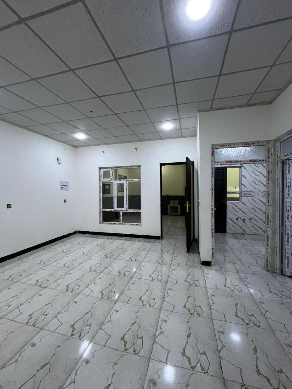 بيت اللايجار  المساحه 150 متر في حي السماح 🏡
يحتوي البيت ع غرفتين نوم وهول مطبخ وصحيات و داخليه وخارجيه  و كراج واسع
نظام كاميرات نيضام دكتات  نيضام سبالت نيضام غاز
حجي موقع مميز فول في شارع عرض 20 متر قرب مدرسه السماح  سعر اللايجار 300  الف
***********
***********
