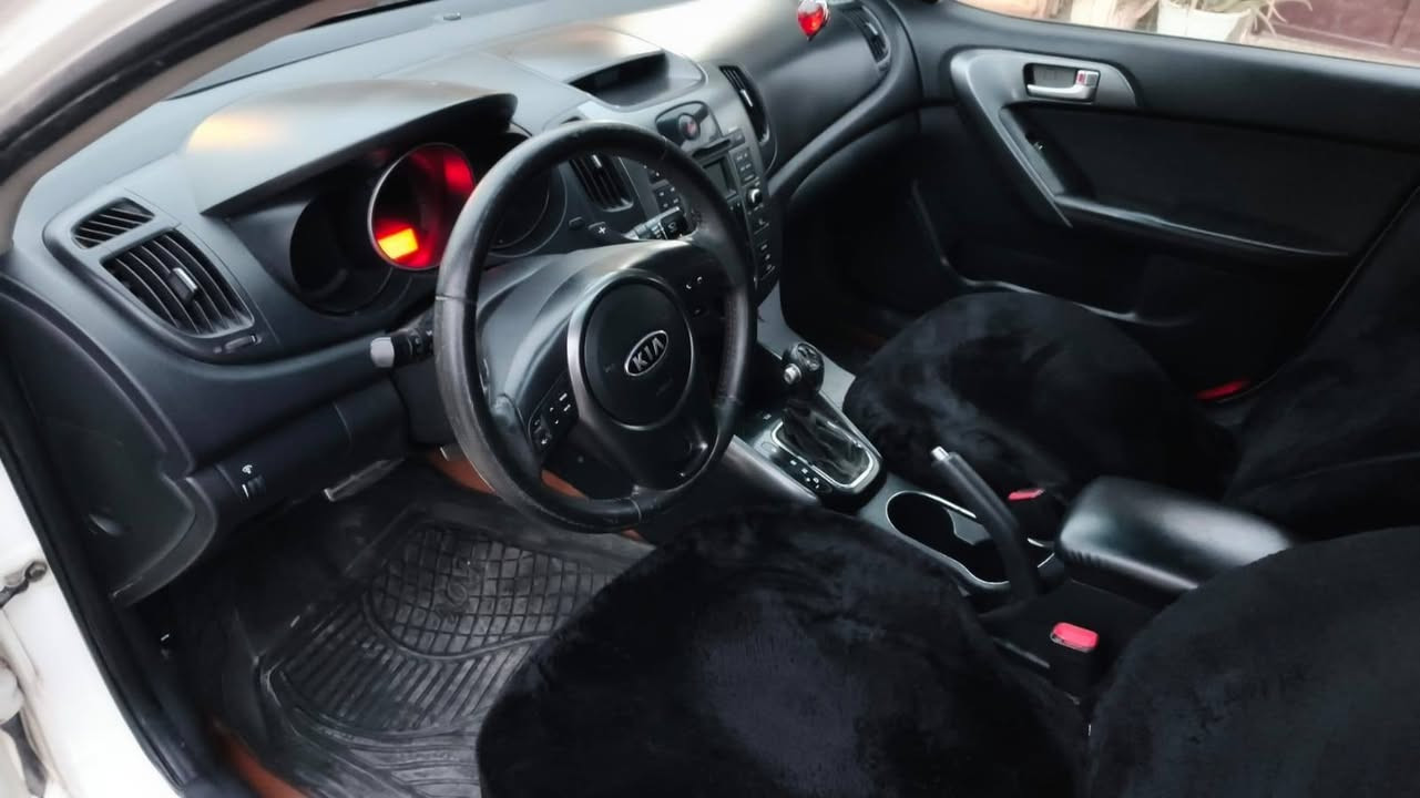 كيا سيراتو 2012 ماشيه 155 الف گير ومحرك بشرط وباقي الضرر بالسونار 
لمعلومات اكثر اتصل بالرقم 
*********** خناقين, ديالى
