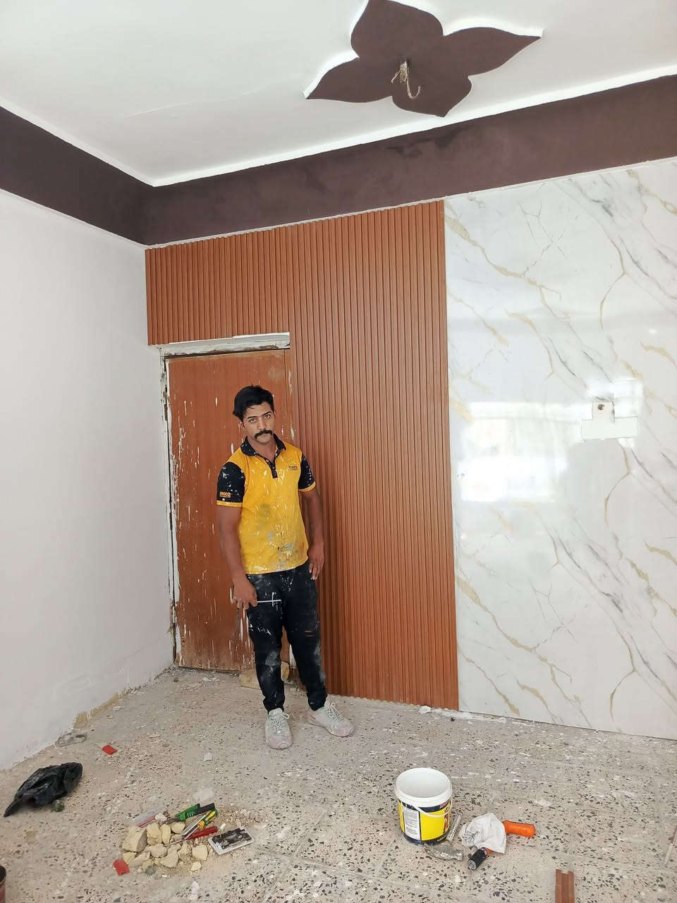 ديكورات وصبغ  طلس وبديل الرخام وبديل الخشب  وراق جدران  والفلين  والنثر بن الحله  ***********

