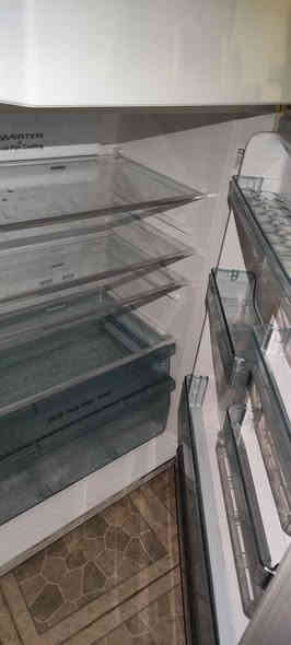 ثلاجة ماركة هيتاشي حجم كبير ماطور شغال فقط نقص منها غاز سعره 375 الف دينار مع مجال بسيط
للاسفسار 
0750 742 0020 أربيل
