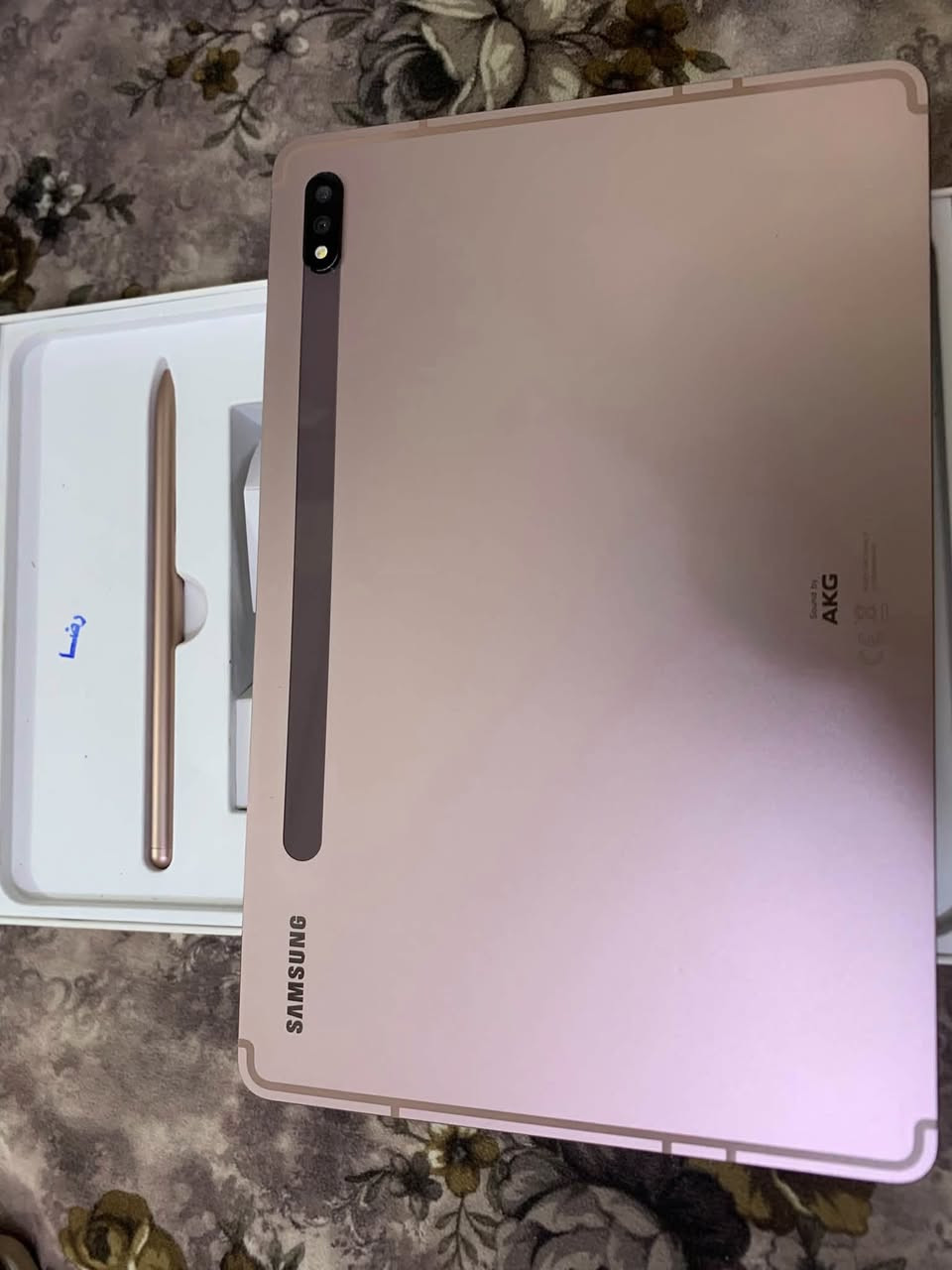 السلام عليكم للبيع
 Samsung Galaxy Tab S7
1- حجم شاشه 11 انج
2- نوع LTPS LCD
3- يدعم HDR10+    S    Pen
4- معدل التحديثات 120Hz  
5- سعه التخزين128
6- سعه البطاريه8000
7- الون برونزي/ وردي معدني
 8-معالج سناب دراكون
9- يدعم نظام الكيبورد والابتوب رسمي 
امانه الله الايباد نضيف واستخدام كلش قليٰݪ وغراضه كامله  وغير مستبدل اي قطعه ومكفول كفاله عامه رايده300 وبي مجال بسيط الي مهتم يدخل ***********
