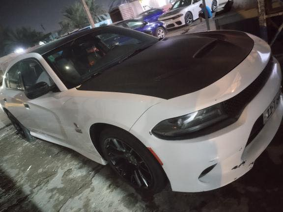 سلام عليكم دوج جارجر 2016 فول مواصفات حادث جاملغ ايسر وباب سايق بدون ايرباك السعر 185 بيه مجال قليل 
مكاني بغداد جديده هاذ ***********
