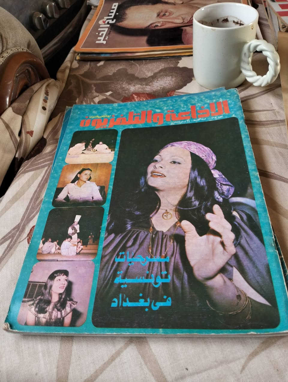 📰 **للبيع: مجموعة مجلة "الإذاعة والتلفزيون" العراقية – أعداد نادرة من السبعينيات**

مجموعة من 4 أعداد أصلية من مجلة "الإذاعة والتلفزيون" العراقية، توثق الحياة الفنية والثقافية بالعراق أواخر السبعينيات:

- العدد 191، السنة السابعة (يونيو 1976) – "انعام مهدي أول طالبة عراقية تعزف الكيتار"
- العدد 253، السنة الثامنة (كانون الثاني 1978) – الفرقة القومية للفنون الشعبية: رقصات جديدة وعروض شعبية
- العدد 265، السنة التاسعة (نيسان 1978) – مسرحيات تونسية في بغداد
- العدد 196، السنة السابعة (تشرين الأول 1976) – "هيفاء جاروري"

✅ حالة جيدة نسبة لعمرها (٤٧-٤٩ سنة)
✅ مادة أرشيفية نادرة توثق الفن والإعلام العراقي بالسبعينيات
✅ أغلفة ملونة جذابة (فنانات، أزياء، فولكلور)

🚚 **متوفر التوصيل لكافة المدن الليبية**
📍 استلام يد بيد أيضاً متاح في [طرابلس]
💬 للاستفسار والطلب، راسلني

---

💰  السعر:  كل عدد 15 دينار**، أو المجموعة كاملة بـ**50 دينار**.


**إذا كنت صاحب هذا الإعلان وتريد حذفه لأي سبب، رجاءا أرسل رسالة إلى الدعم الفني**