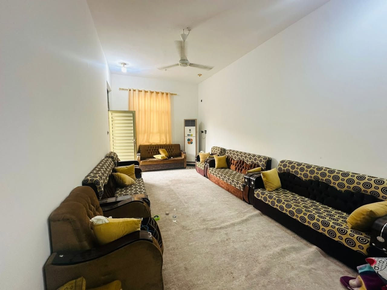 ⚠️السلام عليكم ورحمة الله وبركاتة ⚠️ 

💢 #دار للبيع في منطقة حي الحكم 🏘
🏩بناء شخصي(يتكون من غرفه وصاله ومطبخ واستقبال وصحيات داخليه وخارجيه) 🏩
🔻 المساحة : ١٣٥ م    

▪️جودة البناء جداً عالية وبمواصفات حديثة  
💲لمعرفة تفاصيل او السعر علق (تم)تصلك رسالة بكافة التفاصيل
🔷للاستفسار الاتصال على 

*********** ☎️ 

*********** ☎️ 

*********** ☎️ 

💢مكتب الحداثة للعقارات والتوسط العقاري 

📌عنوان المكتب : #السماوة حي الصدر شارع النادي الرياضي مجاور  شركة نقليات الوسيط قرب  مطعم الخليج 
▪️https://maps.app.goo.gl/vFx5TztZpnyBGpSv7▪️ 

✅نستقبل جميع العروض والطلبات العقارية ✅
