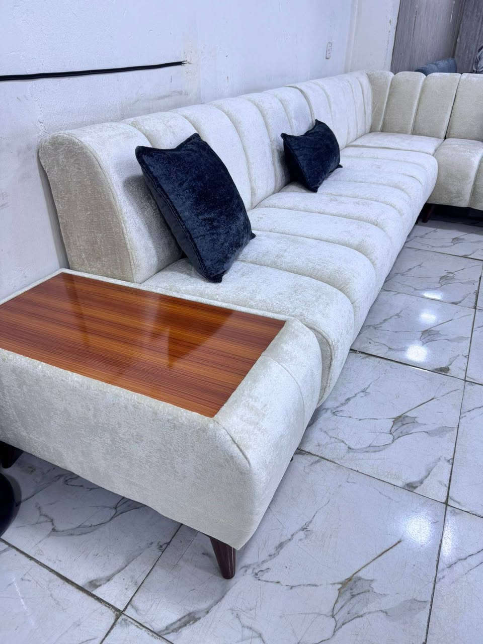 من رخصة ألادمن
سلام عليكم ديوان كورنر الباندا تجي بيه قنفه مفصوله صور من معمل تفصال درجه اولى قماش خاولي خامه الناعمه ١٠ مقاعد طول ٧متر استفسار *********** متوفر واتساب
