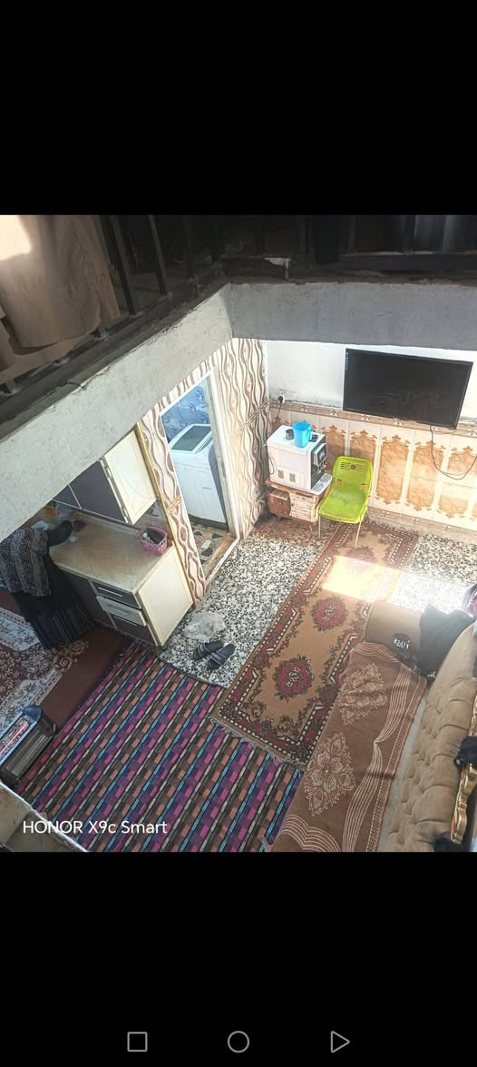 منزل للبيع /مساحة /١٠٠متر /واجهة /٥ /يحتوي على /٢غرف نوم /+صالة + مطبخ +خدمات /البيت نظيف  طابو زراعي سند  ٢٥/موقع ممتاز /شهداء البياع /خلف  /مطعم المسرة /الاستفسار على هذا الرقم /***********/السعر مناسب
