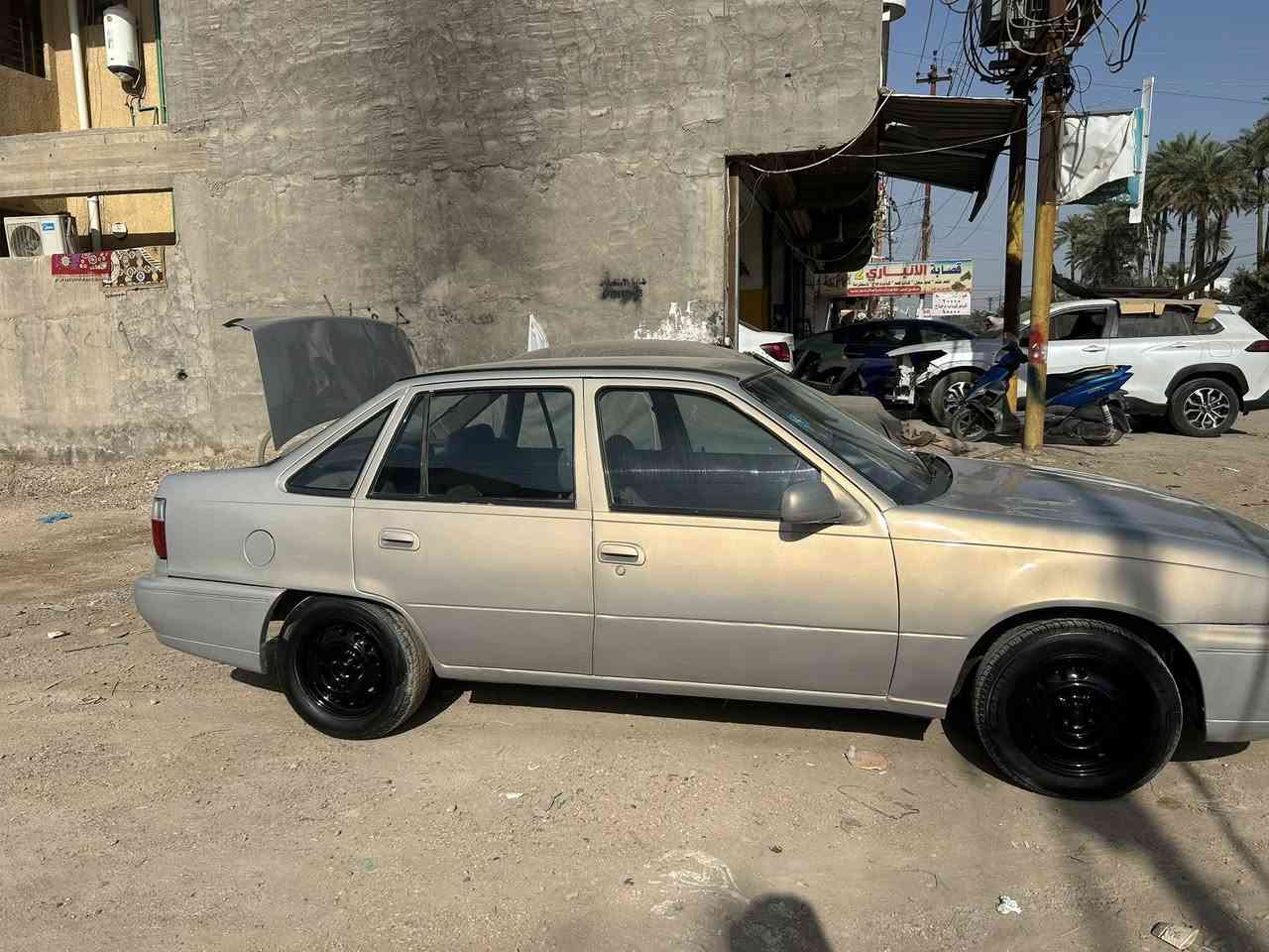 دايو سلو موديل 95معمره تعمير بل كامل سمكره وصبغ بل فرن+حداديه +تخم تاير +كير ومحرك مكفول + كير اوتماتيك+4دبل ولويات مبدل + باتري جديد +مسجل بلوتوث اواكس +اربع سماعات جدد +اربع بوربرينات جدد+تصفير فلنجات+ دسكات جدد + لايت زنون + كهربائيات كلهاا شغاله + مكفوله من لحادث ولضربه العنوان الكاظميه الطي 
رقم بغداد تحويل ثاني يوم سعر 35 وبيهاا مجال 
رقم الهاتف ***********
