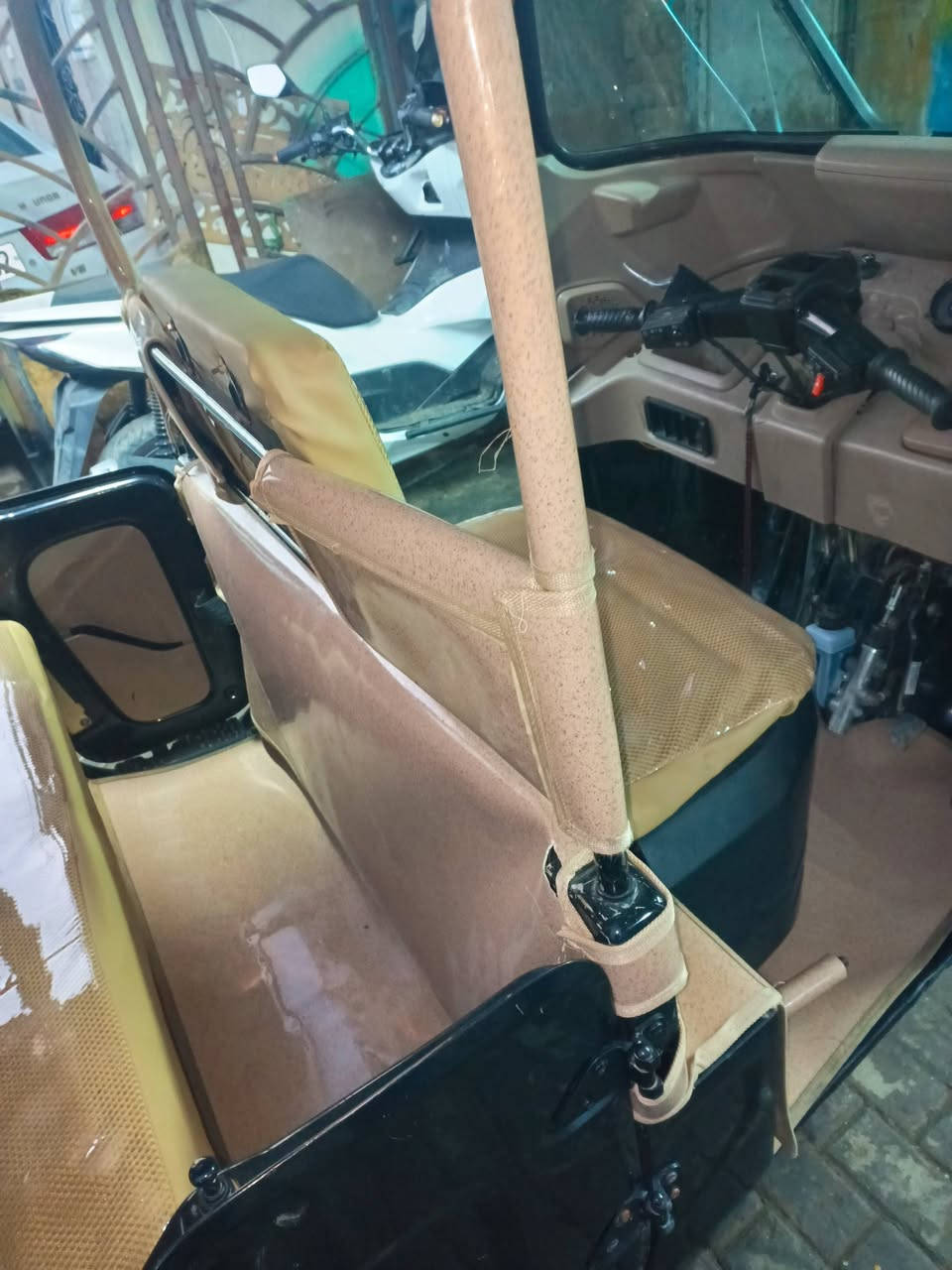 السلام عليكم تك تك موديل 22 رقم وسنويه بغداد
تخم تاير جديد دوشمه جديده كوستر  سفريات كوستر
بغداد دوره سعر 8و200 مجال قليل ***********
