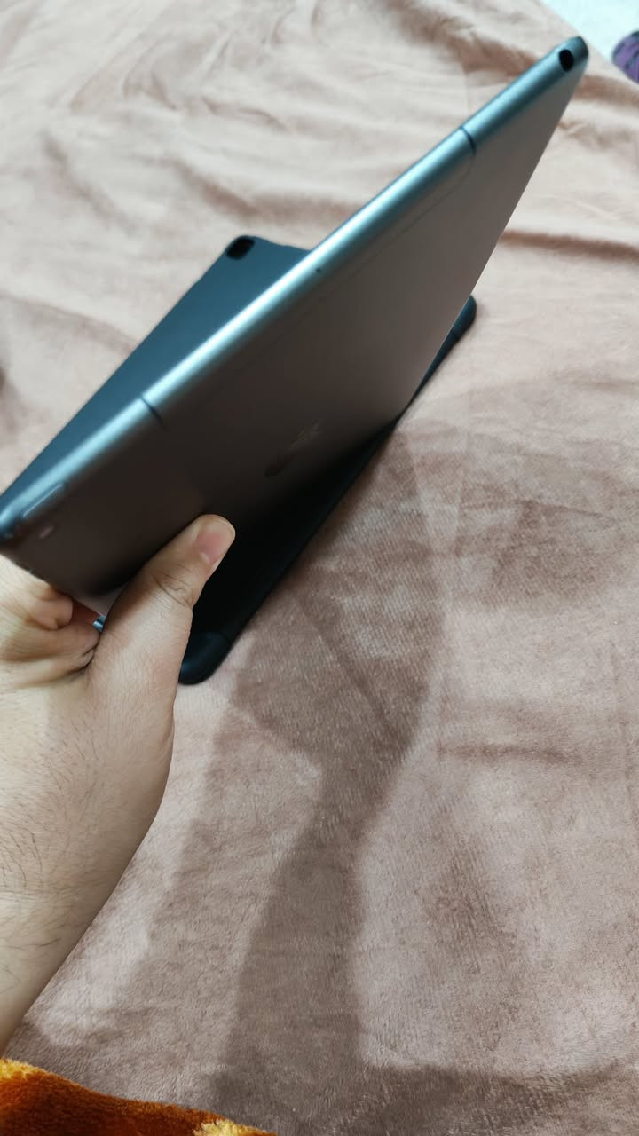 السلام عليكم ايباد اير 3 ذاكرة 64 للبيع مع شفتات ببجي مع قلم وكفرات 2 ولاصق شاشة وكيبل شحن فقط السعر 190 وبي مجال مكاني بغداد المنصور ***********
